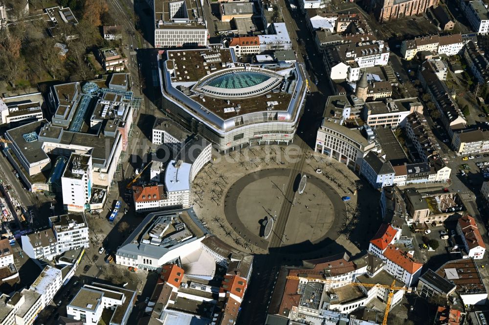 Kassel von oben - Kreis- runde Fläche - Königsplatz in Kassel im Bundesland Hessen, Deutschland