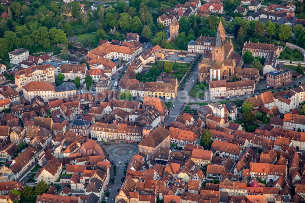 Luftbild Wissembourg - Kreis-runder Platz vor dem Tourist Office in Wissembourg in Grand Est, Frankreich