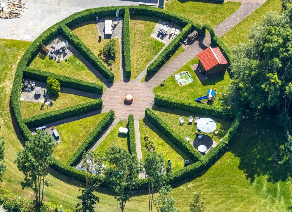 Soest von oben - Kreisförmige Parkanlage an der Kampstraße in Soest im Bundesland Nordrhein-Westfalen, Deutschland