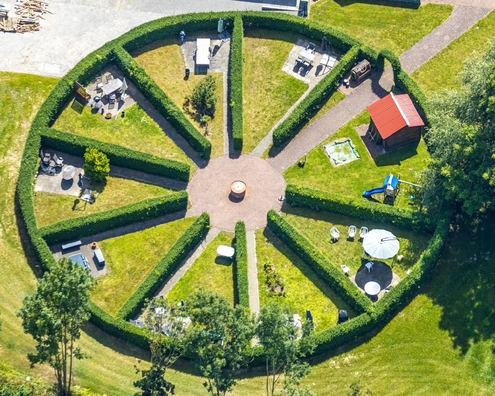 Soest aus der Vogelperspektive: Kreisförmige Parkanlage an der Kampstraße in Soest im Bundesland Nordrhein-Westfalen, Deutschland