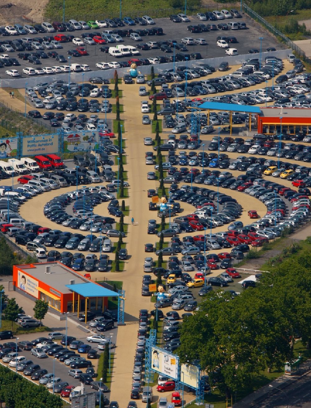 Luftaufnahme Hamm - Kreisförmige Verkaufsflächen des Gebrauchtwagenhändlers Pottis Autoland in Hamm im Bundesland Nordrhein-Westfalen