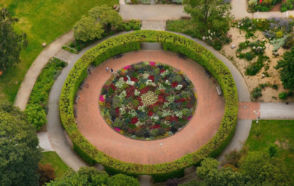 Luftbild Essen - Kreisrunde Rosarium- Gartenanlage im Grugapark in Essen im Bundesland Nordrhein-Westfalen