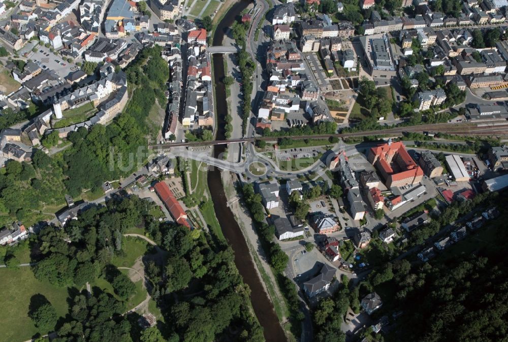 Luftaufnahme Greiz - Kreisverkehr Bruno-Berger-Straße und Neustadtring in Greiz im Bundesland Thüringen