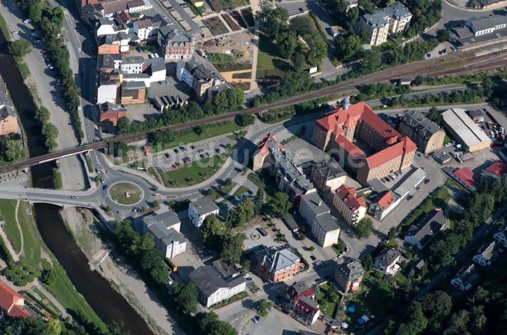 Greiz von oben - Kreisverkehr Bruno-Berger-Straße und Neustadtring in Greiz im Bundesland Thüringen