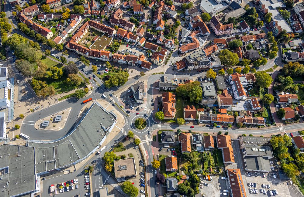 Luftbild Soest - Kreisverkehr - Straßenverlauf Brüder-Walburger-Wallstraße - Aldegreverwall am Einkaufs- Zentrum City Center Soest in Soest im Bundesland Nordrhein-Westfalen, Deutschland