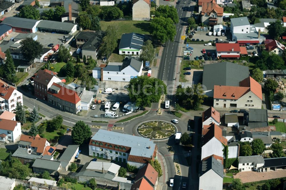 Luftaufnahme Rathenow - Kreisverkehr - Straßenverlauf der Curlandstraße, Semliner Straße und Meierhöfe in Rathenow im Bundesland Brandenburg