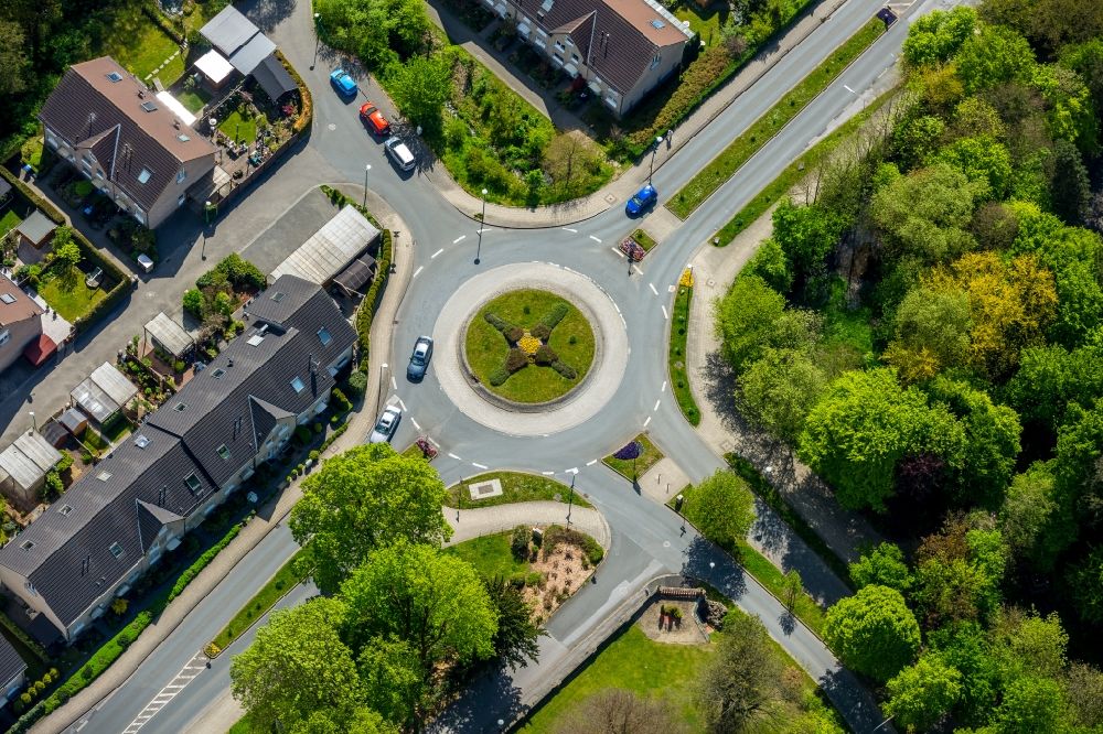 Luftbild Velbert - Kreisverkehr - Straßenverlauf an der Elberfelder Straße - Im Wiesengrund - Waldschlösschen in Velbert im Bundesland Nordrhein-Westfalen, Deutschland