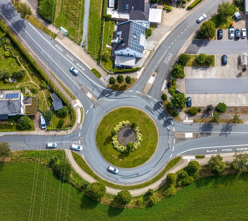 Luftbild Meschede - Kreisverkehr - Straßenverlauf am Galiläaer Weg im Ortsteil Enste in Meschede im Bundesland Nordrhein-Westfalen, Deutschland