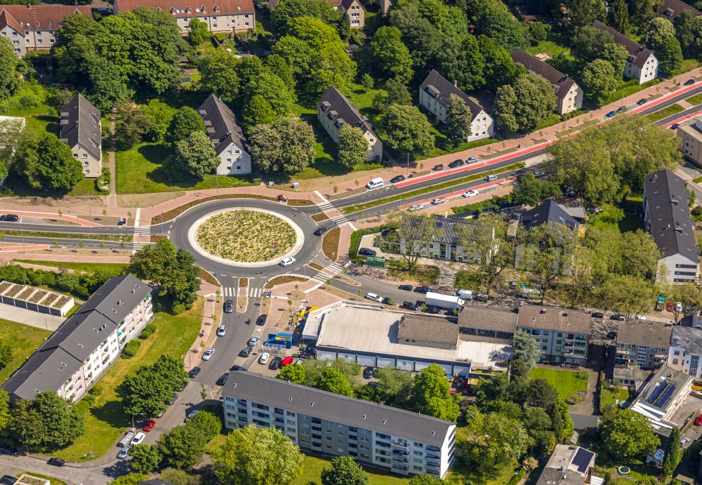 Gladbeck aus der Vogelperspektive: Kreisverkehr - Straßenverlauf in Gladbeck im Bundesland Nordrhein-Westfalen, Deutschland
