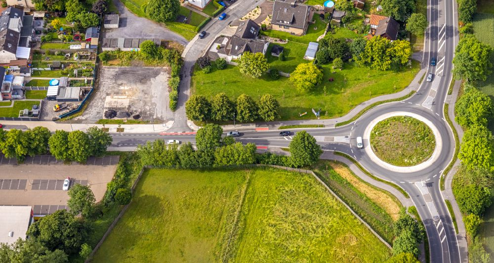 Luftaufnahme Bönen - Kreisverkehr - Straßenverlauf der Hammer Straße - Bahnhofstraße in Bönen im Bundesland Nordrhein-Westfalen, Deutschland