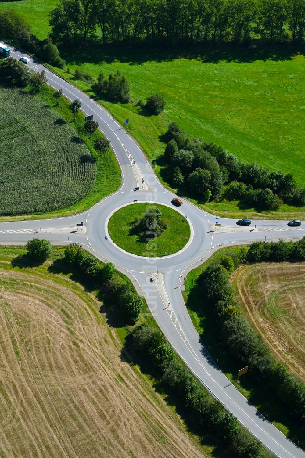 Luftbild Treuen - Kreisverkehr - Straßenverlauf S298 - Hauptstraße in Treuen im Bundesland Sachsen, Deutschland