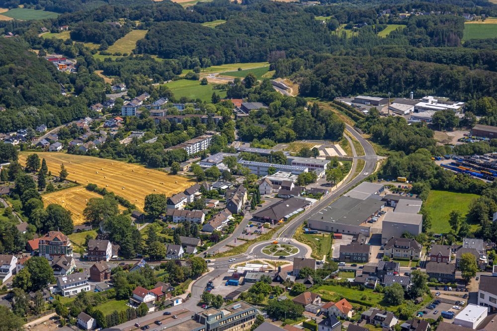 Luftbild Sprockhövel - Kreisverkehr - Straßenverlauf Hauptstraße - Wuppertaler Straße - Beisenbruchstraße in Sprockhövel im Bundesland Nordrhein-Westfalen, Deutschland