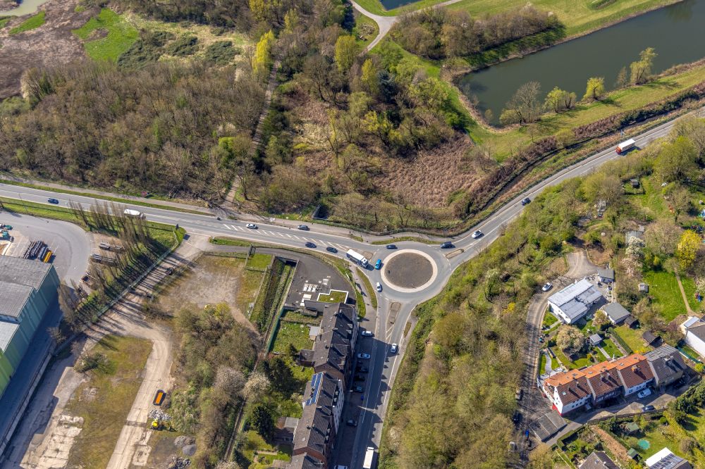 Witten aus der Vogelperspektive: Kreisverkehr - Straßenverlauf der Herbeder Straße - Ruhrdeich in Witten im Bundesland Nordrhein-Westfalen, Deutschland