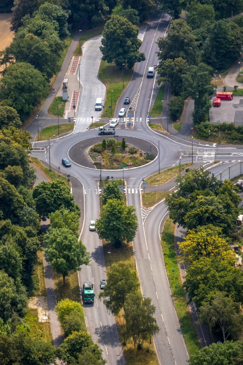 Luftaufnahme Stiepel - Kreisverkehr - Straßenverlauf an der Königsallee in Stiepel im Bundesland Nordrhein-Westfalen, Deutschland