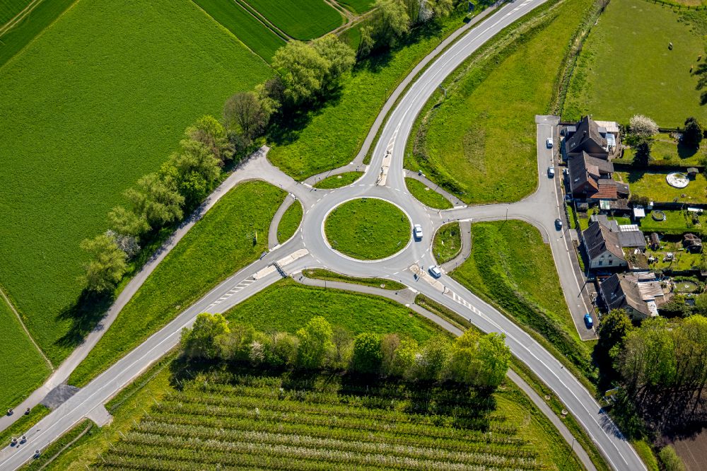 Luftaufnahme Bergkamen - Kreisverkehr - Straßenverlauf an der Lünener Straße in Bergkamen im Bundesland Nordrhein-Westfalen, Deutschland