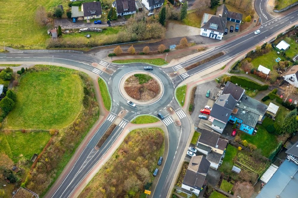 Meinerzhagen aus der Vogelperspektive: Kreisverkehr - Straßenverlauf in Meinerzhagen im Bundesland Nordrhein-Westfalen, Deutschland