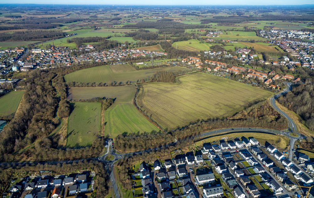 Luftaufnahme Hamm - Kreisverkehr - Straßenverlauf Sachsenring am Feldrand in Hamm im Bundesland Nordrhein-Westfalen, Deutschland