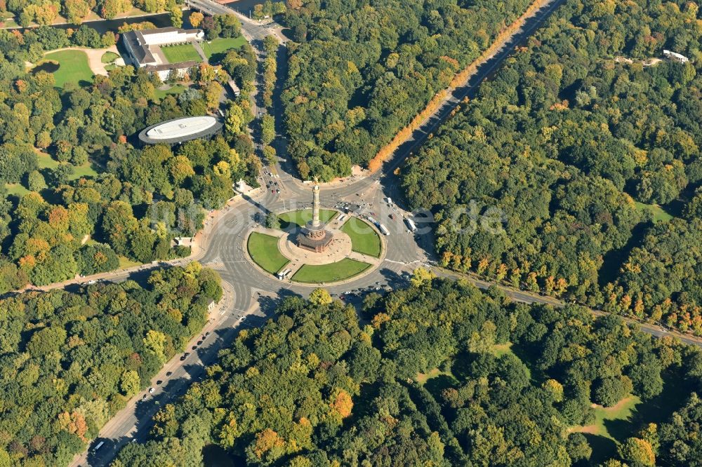Luftbild Berlin - Kreisverkehr - Straßenverlauf an der Siegessäule - Großer Stern im Parkgelände des Tiergartens in Berlin