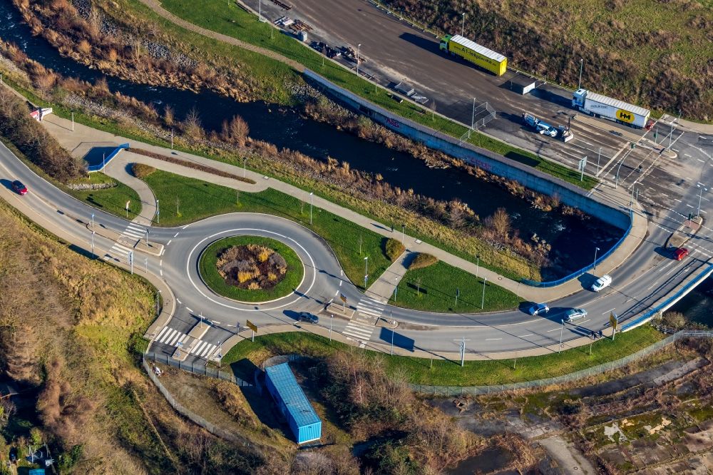 Hagen aus der Vogelperspektive: Kreisverkehr - Straßenverlauf an der Wehringhauser Straße in Hagen im Bundesland Nordrhein-Westfalen, Deutschland