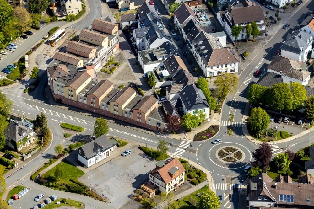 Luftaufnahme Breckerfeld - Kreisverkehr - Straßenverlauf am Westring - Prioreier Straße in Breckerfeld im Bundesland Nordrhein-Westfalen, Deutschland