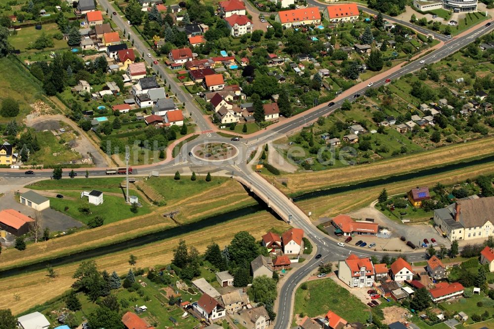 Luftaufnahme Sondershausen - Kreisverkehr mit Wipperbrücke an der Nordhäuser Straße in Sondershausen im Bundesland Thüringen