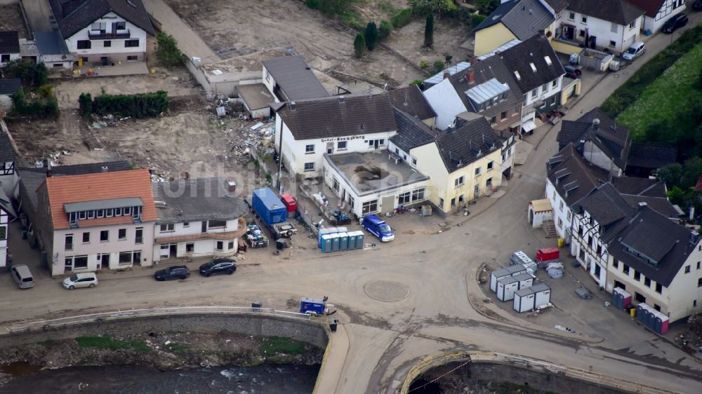 Luftaufnahme Altenahr - Kreuzberg (Ahr) nach der Hochwasserkatastrophe diesen Jahres im Bundesland Rheinland-Pfalz, Deutschland