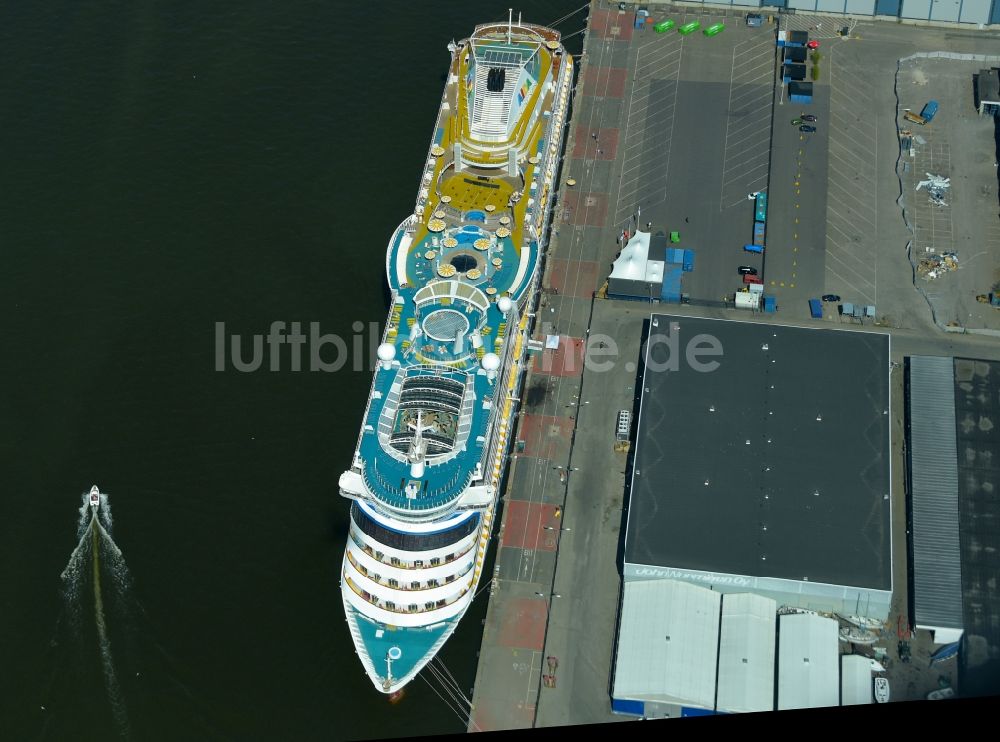 Luftbild Helsinki - Kreuzfahrtschiff AIDA diva im Puerto Costa Helsinki am Munkkisaaren laituri in Helsinki in Finnland