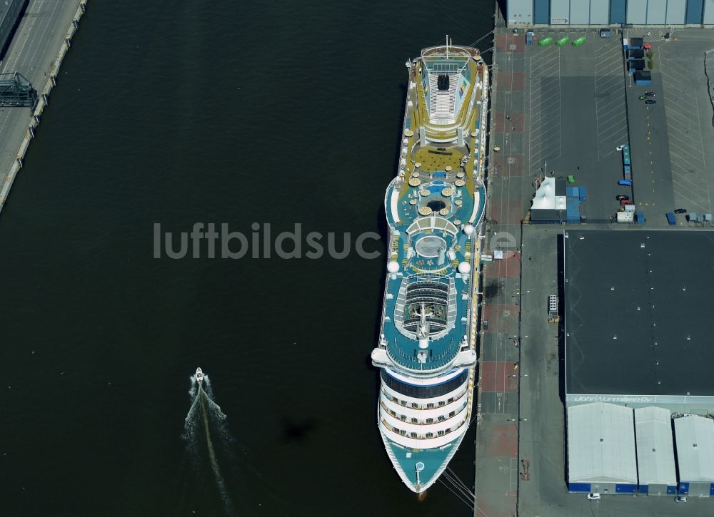 Luftaufnahme Helsinki - Kreuzfahrtschiff AIDA diva im Puerto Costa Helsinki am Munkkisaaren laituri in Helsinki in Finnland