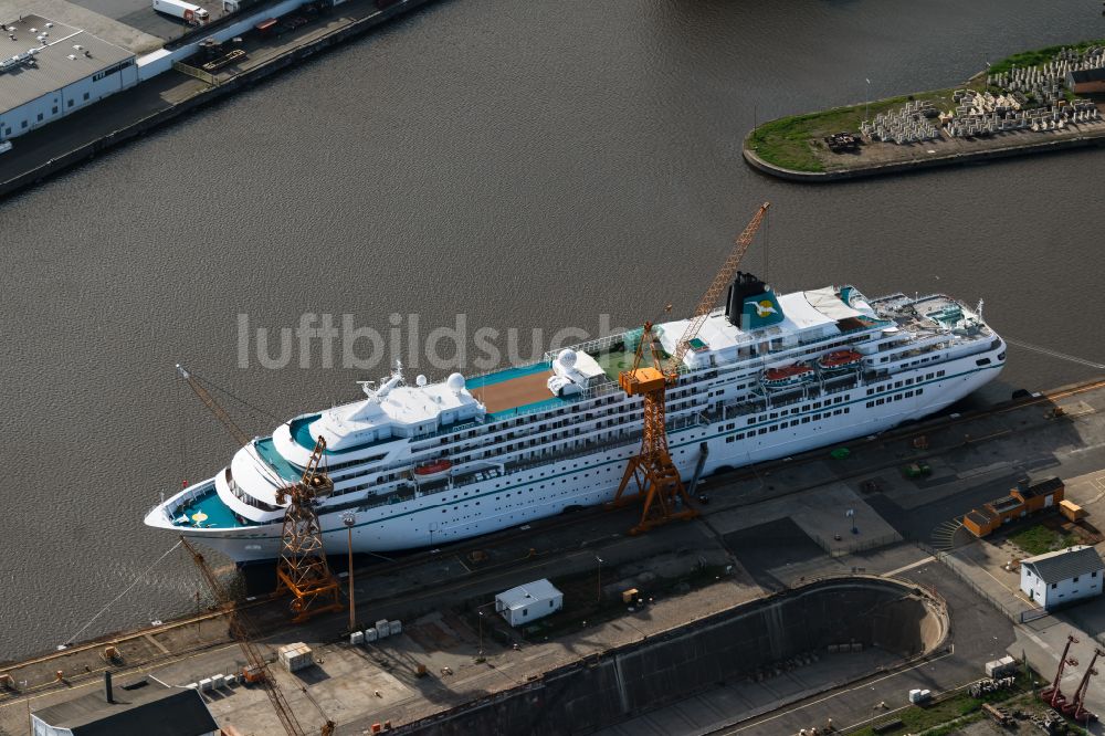 Luftbild Bremerhaven - Kreuzfahrtschiff Amadea in Bremerhaven im Bundesland Bremen, Deutschland