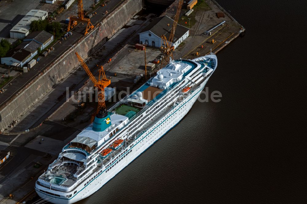 Bremerhaven aus der Vogelperspektive: Kreuzfahrtschiff Amadea in Bremerhaven im Bundesland Bremen, Deutschland