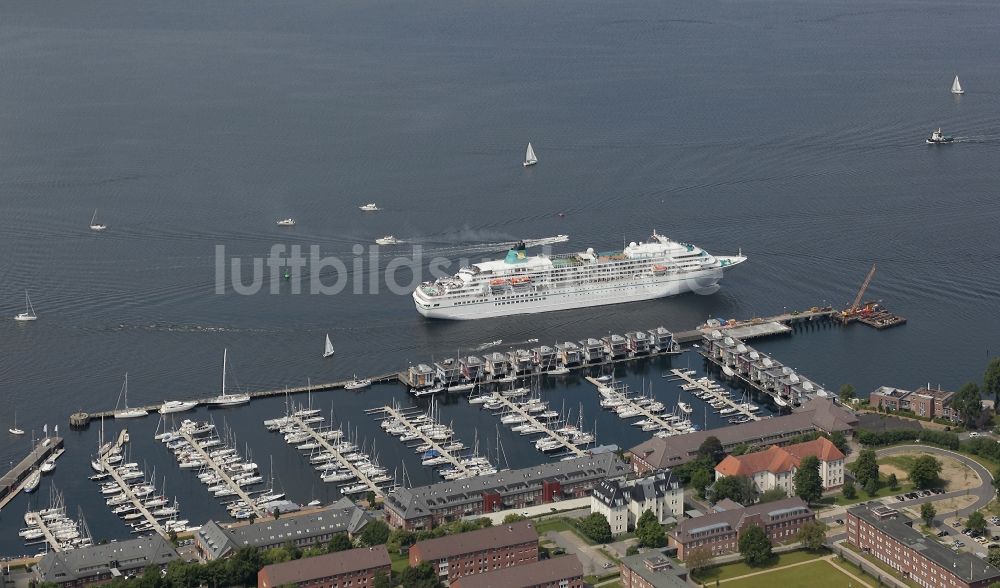 Luftaufnahme Flensburg - Kreuzfahrtschiff Amadea in Flensburg im Bundesland Schleswig-Holstein