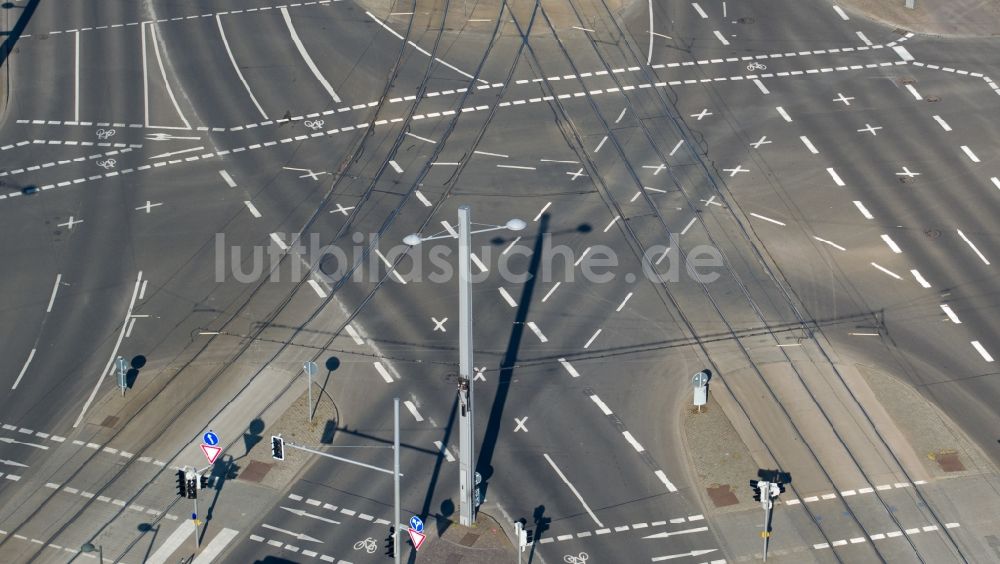 Luftaufnahme Leipzig - Kreuzung Grimmaischen Steinweg - Johannisplatz im Ortsteil Zentrum-Südost in Leipzig im Bundesland Sachsen, Deutschland
