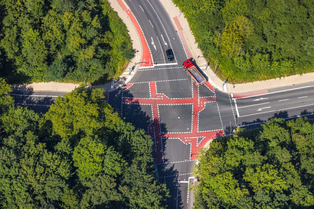 Luftbild Dortmund - Kreuzung Im Karrenberg - Sinterstraße - Rüschebrinkstraße mit rot-markierten Fahrradspuren in Dortmund im Bundesland Nordrhein-Westfalen, Deutschland