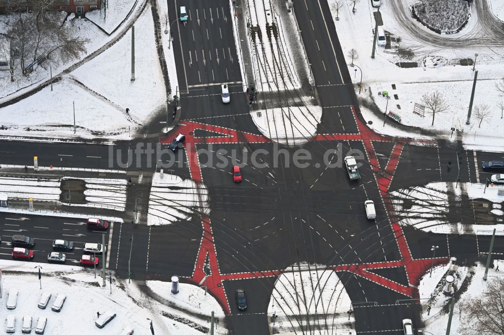 Luftbild Berlin - Kreuzung Rhinstraße - Allee der Kosmonauten im Ortsteil Marzahn in Berlin, Deutschland