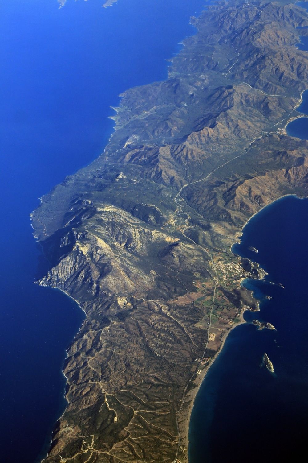Luftbild Emecik - Küsten- und Gebirgs- Landschaft an der Mittelmeer - Küste bei Emecik an der Türkischen Ägäis in Mugla, Türkei