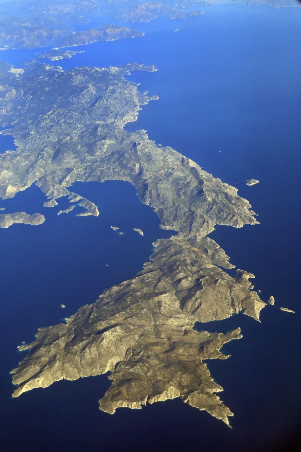 Halbinsel Bozburun von oben - Küsten- und Gebirgs- Landschaft an der Mittelmeer - Küste der Halbinsel Bozburun in der Türkischen Ägäis in Mugla, Türkei