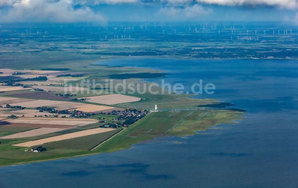 Luftaufnahme Nordstrand - Küsten- Landschaft mit Deich- Schutzstreifen auf der Insel Nordstrand im Bundesland Schleswig-Holstein, Deutschland