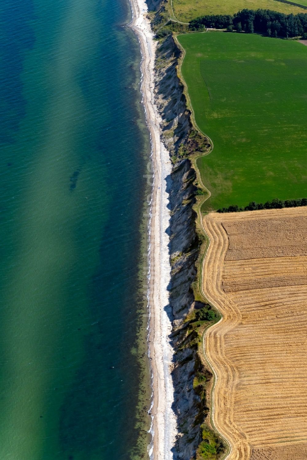 Luftaufnahme Schwedeneck - Küsten- Landschaft am Ostsee- Sandstrand bei Schwedeneck im Bundesland Schleswig-Holstein, Deutschland