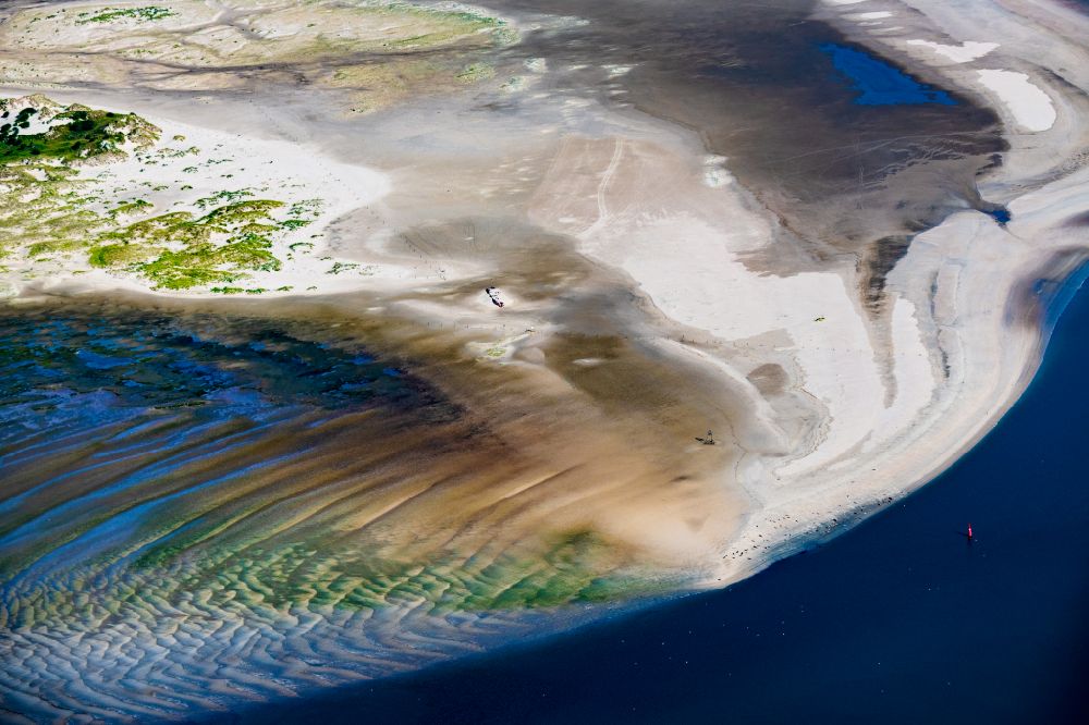Norderney von oben - Küsten- Landschaft und Sandbank - Strukturen Robben und Seehunde auf einer Sandbank Seehundbank in Norderney im Bundesland Niedersachsen, Deutschland