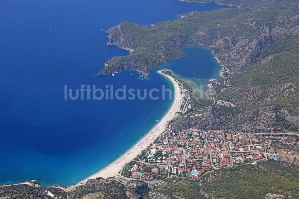 Ölüdeniz von oben - Küsten-Landschaft mit Sandstrand bei Ölüdeniz an der Türkischen Ägäis in der Türkei