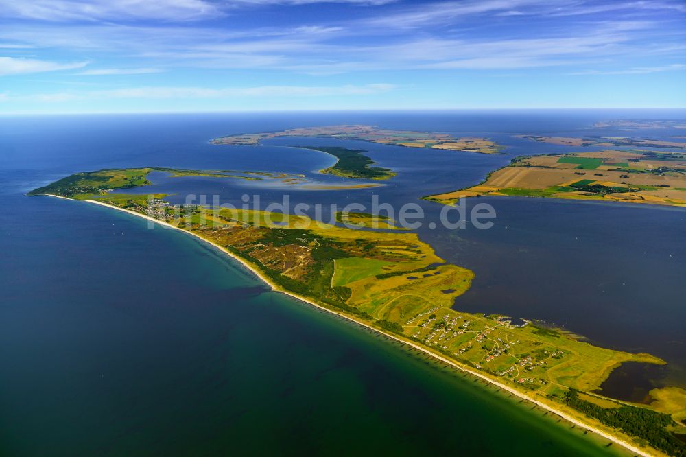 Luftbild Insel Hiddensee - Küsten- Landschaft am Sandstrand in Neuendorf der Insel Hiddensee im Bundesland Mecklenburg-Vorpommern, Deutschland