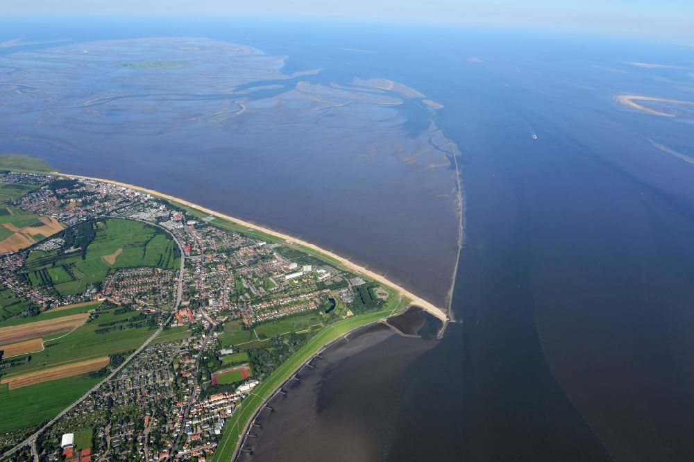 Cuxhaven von oben - Küsten- Landschaft am Sandstrand der Nordsee in Cuxhaven im Bundesland Niedersachsen