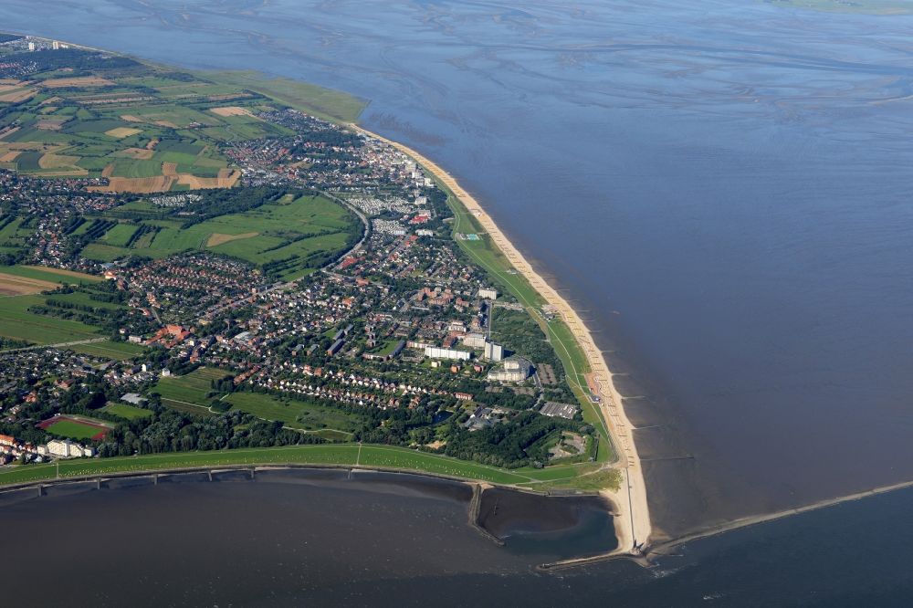 Cuxhaven von oben - Küsten- Landschaft am Sandstrand der Nordsee in Döse im Bundesland Niedersachsen