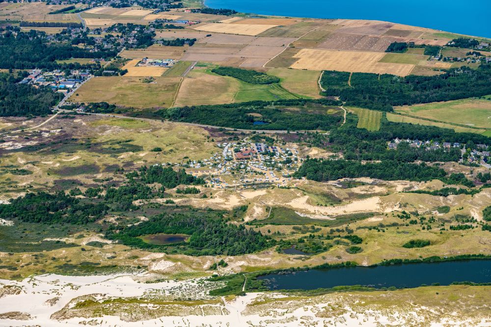 Luftbild Wittdün auf Amrum - Küsten- Landschaft am Sandstrand der Nordsee- Insel Amrum Wittdün Camping-amrum.de im Bundesland Schleswig-Holstein