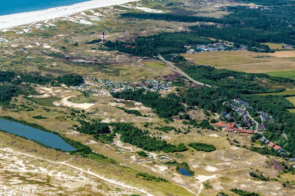 Luftaufnahme Wittdün auf Amrum - Küsten- Landschaft am Sandstrand der Nordsee- Insel Amrum Wittdün Camping-amrum.de im Bundesland Schleswig-Holstein
