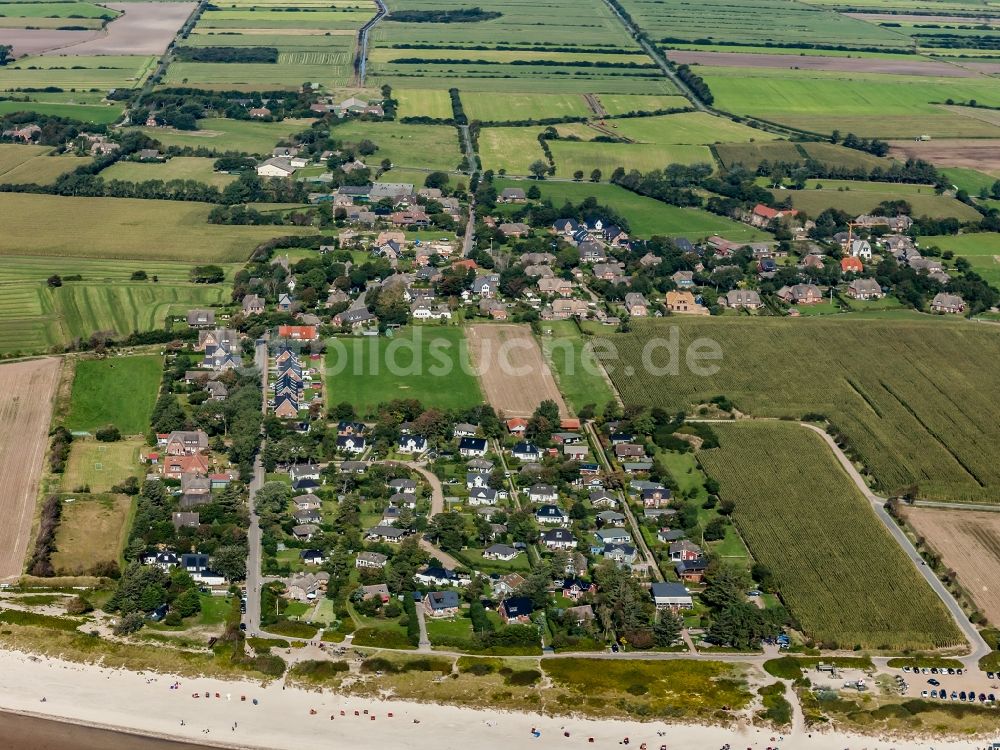 Luftbild Nieblum - Küsten- Landschaft am Sandstrand der Nordsee - Insel Föhr im Bundesland Schleswig-Holstein, Deutschland