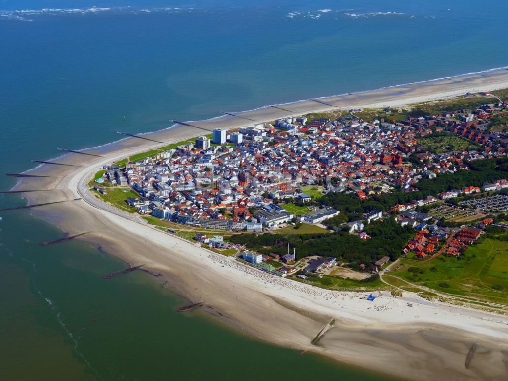 Luftbild Norderney - Küsten- Landschaft am Sandstrand der Nordsee- Insel Norderney im Bundesland Niedersachsen, Deutschland