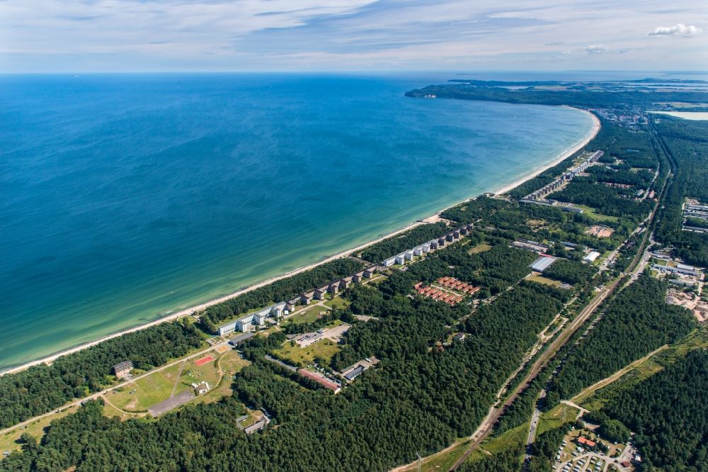 Binz von oben - Küsten- Landschaft am Sandstrand der Ostsee in Binz im Bundesland Mecklenburg-Vorpommern, Deutschland