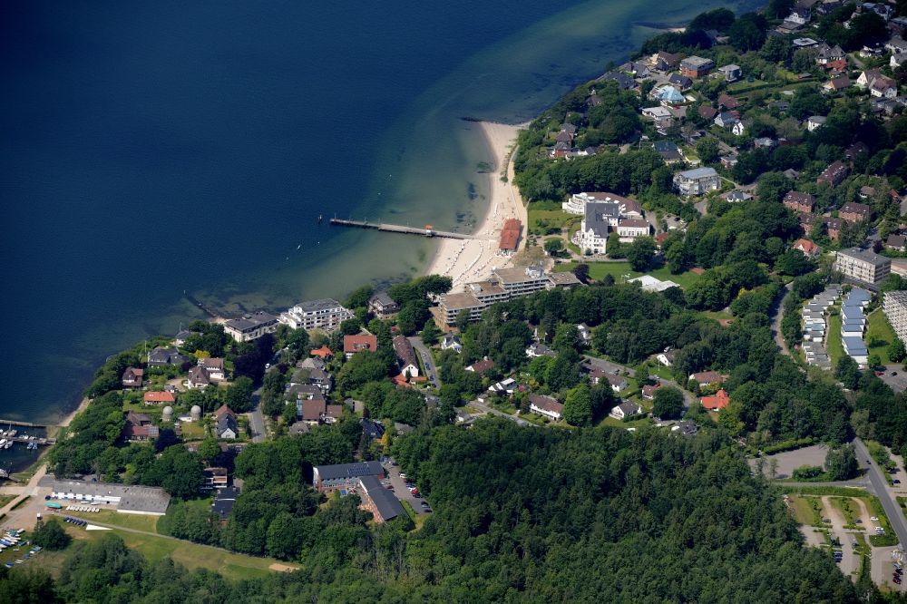 Luftbild Glücksburg (Ostsee) - Küsten- Landschaft am Sandstrand der Ostsee in Glücksburg (Ostsee) im Bundesland Schleswig-Holstein