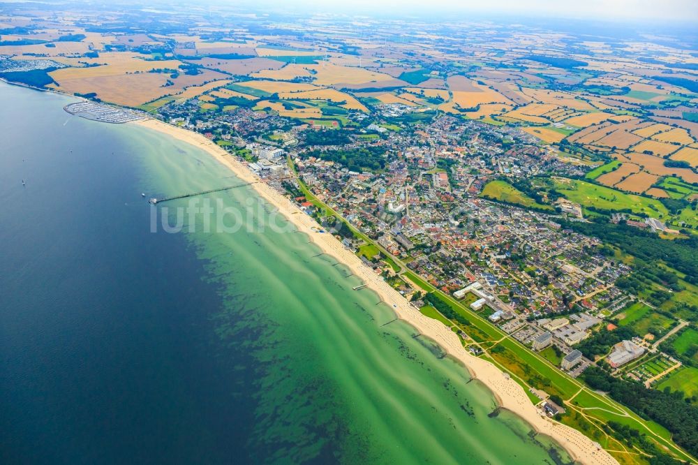 Luftbild Grömitz - Küsten- Landschaft am Sandstrand der Ostsee in Grömitz im Bundesland Schleswig-Holstein, Deutschland
